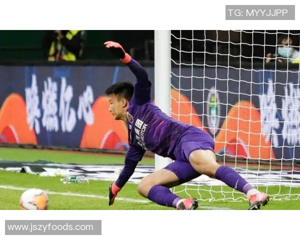 奥格斯堡球员鲁道夫因违纪受罚，球队管理严明态度坚决